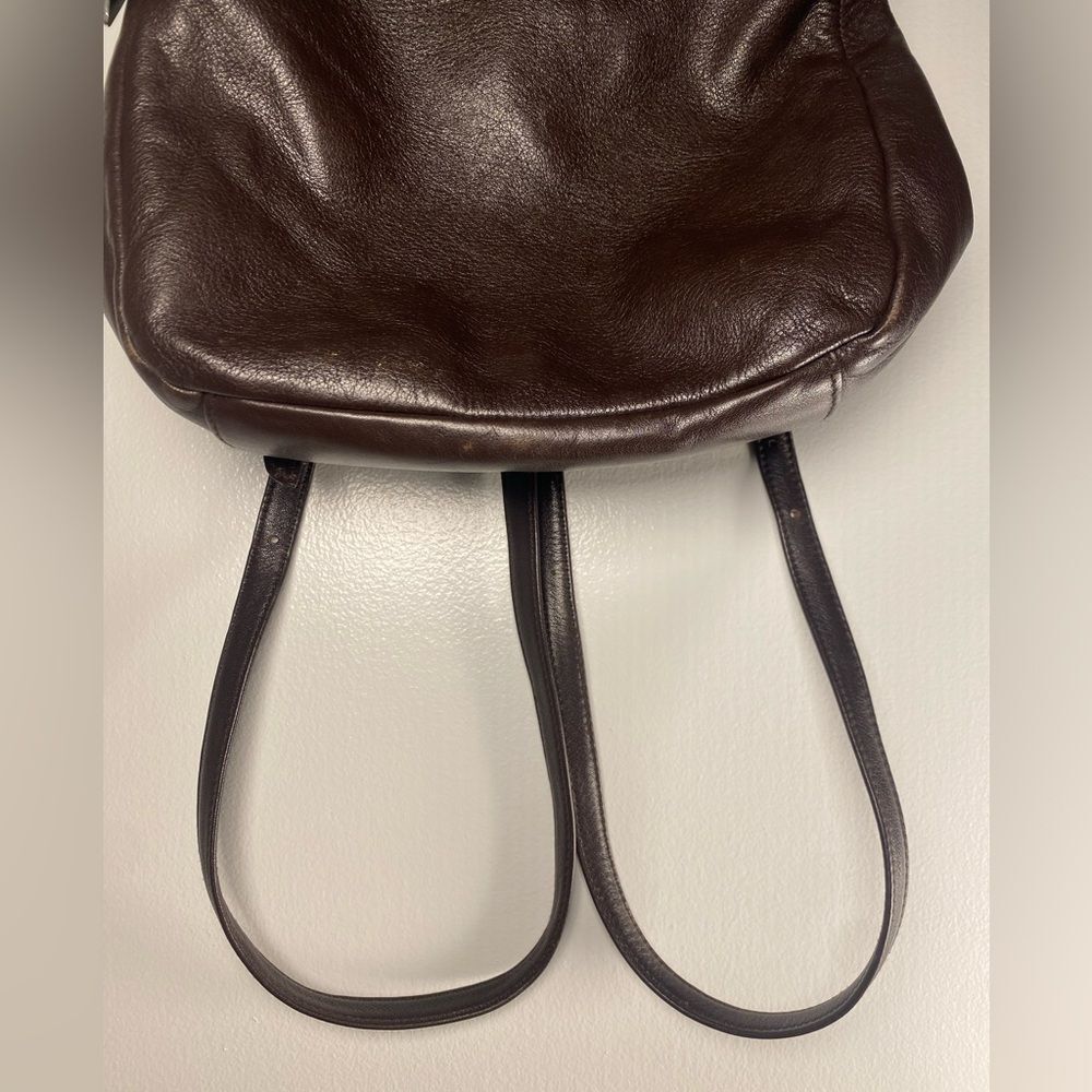 Vintage-style 2000s GUESS Brown Leather 9 Inch Backpack - Picture 5 of 9
